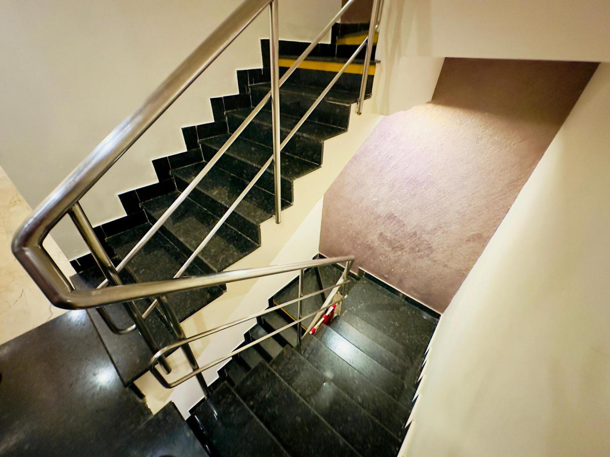 Stay Court - Business Class Hotel - Near Central Railway Station Chennai Eksteriør billede